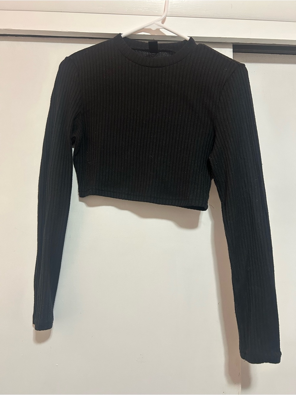 SHEIN Black Ribbed Long-Sleeve Cropped Top